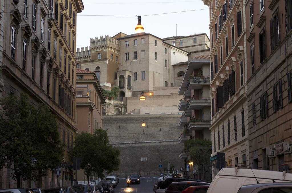 Vatican Santamaura 39 Рим Номер фото